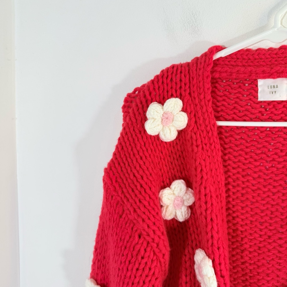 Anthropologie Luna Ivy Red White 3D Flowers Chunky Knit Sweater Cardigan Small - Picture 4 of 9